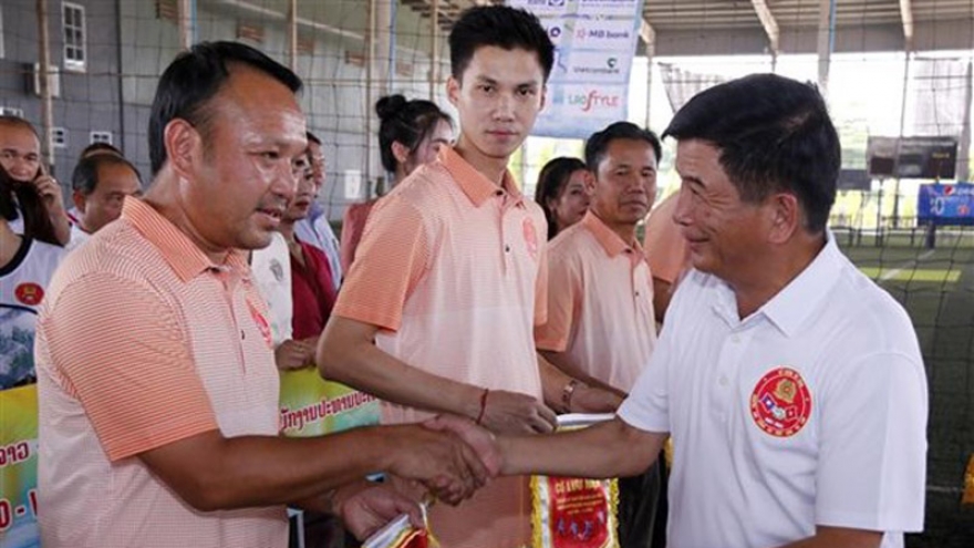 Sport tournament marks ties between Vietnamese, Lao public security forces